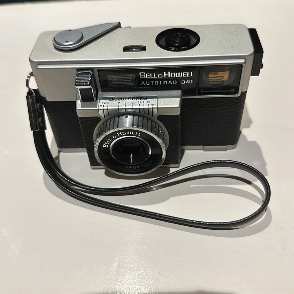 Bell & Howell Autoload 341 - Picture 2 of 2